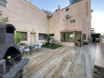 למכירה בביתר עילית דירת גן מדהימה 8.5 חדרים